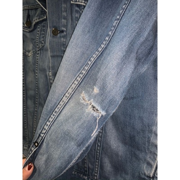 Classic Levis Denim Jacket - Picture 5 of 7